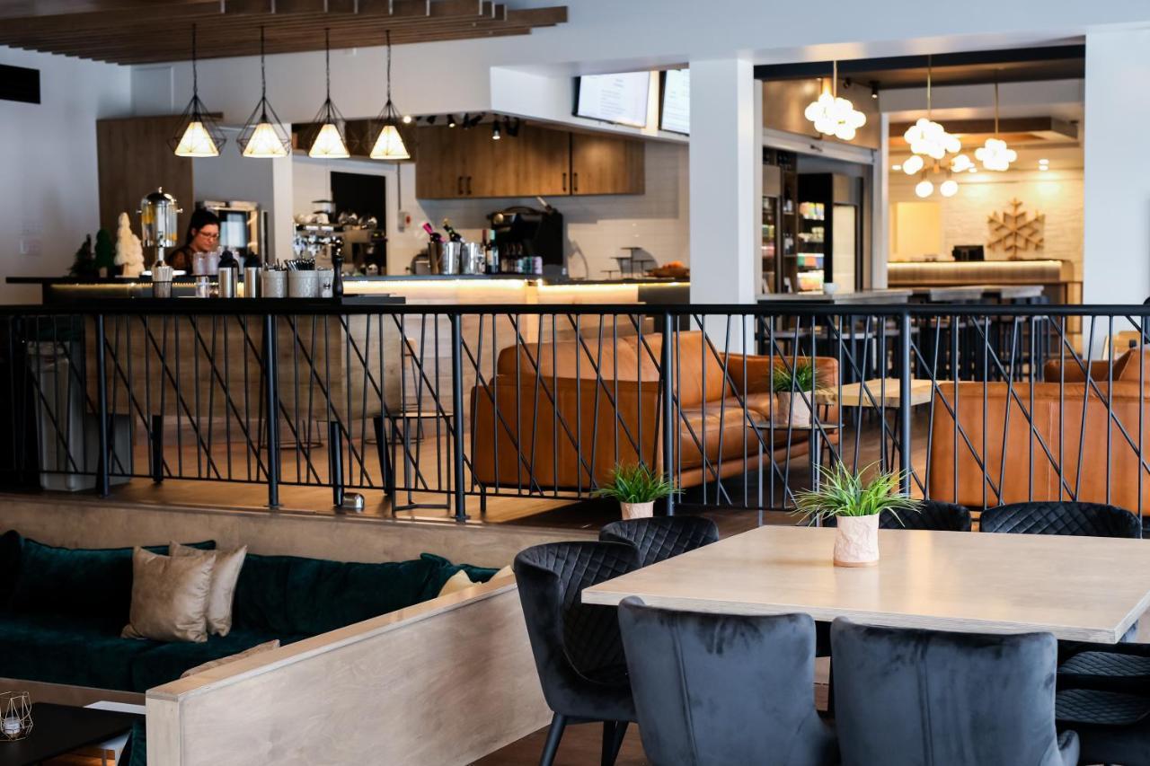 Ax Hotel Монт-Тремблант Екстериор снимка